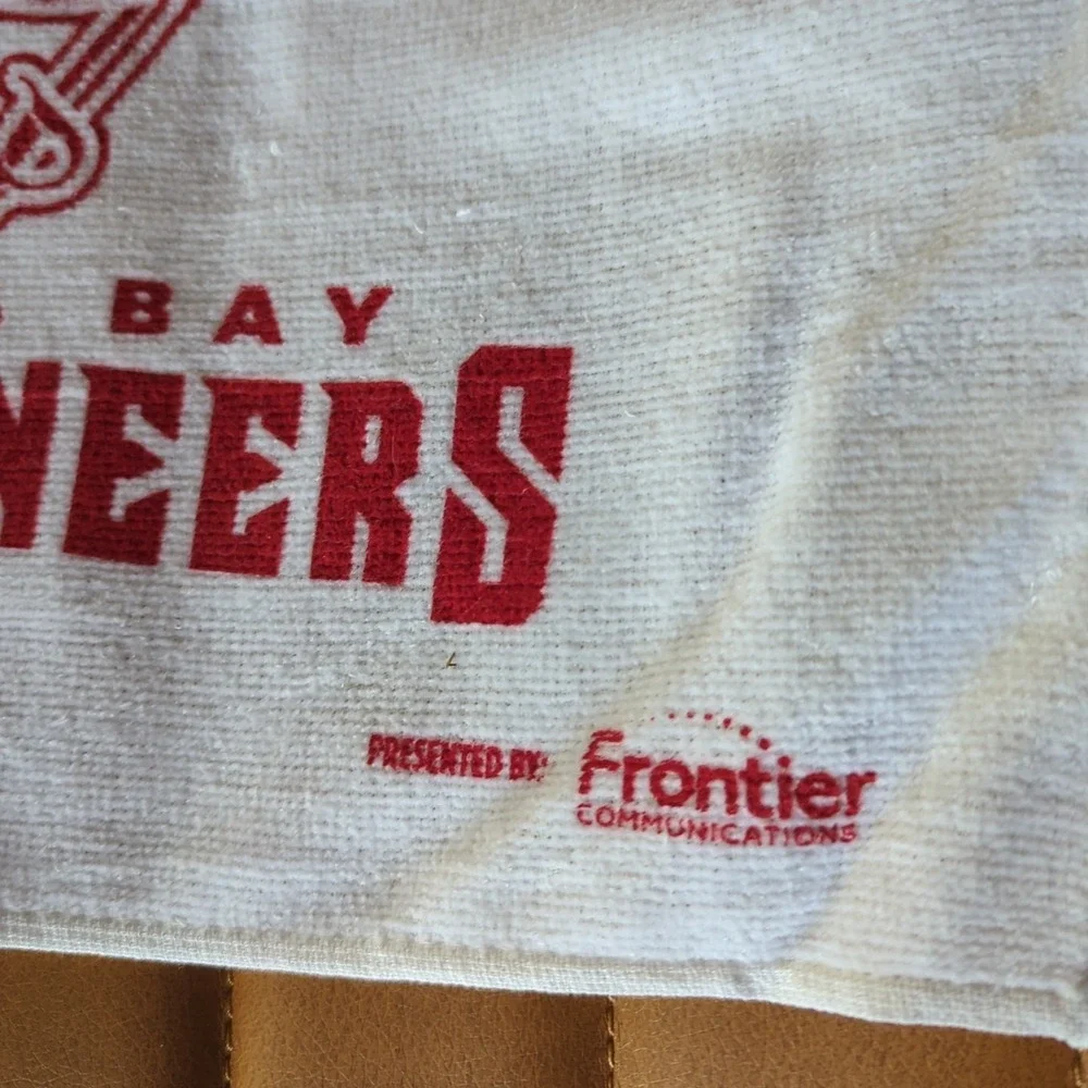 Tampa Bay Buccaneers White‎ Game Tea Hand Towel New